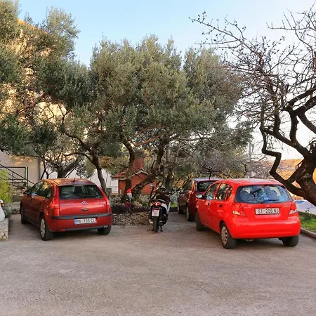 Pensjonat And With Parking Space - 18028 Makarska