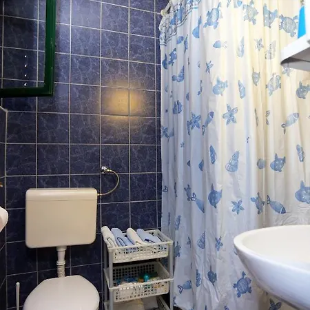 Pensjonat And With Parking Space - 18028 Makarska