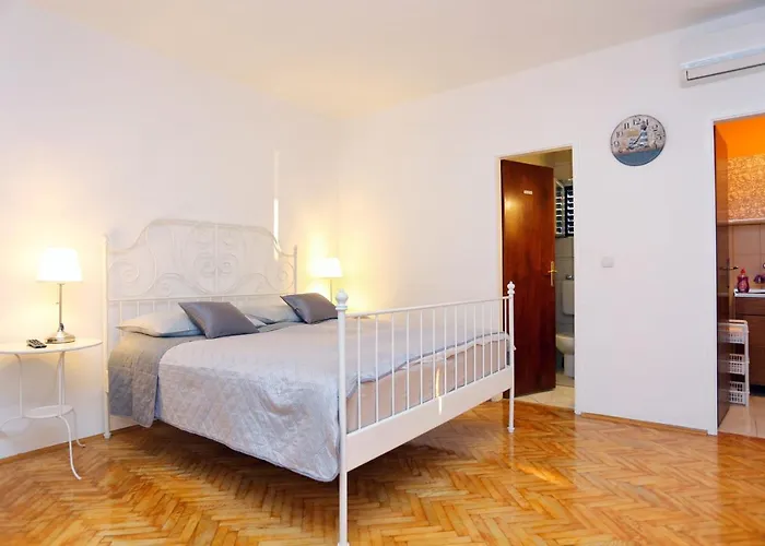 And With Parking Space - 18028 3* Makarska