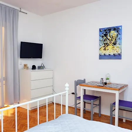 And With Parking Space - 18028 3* Makarska