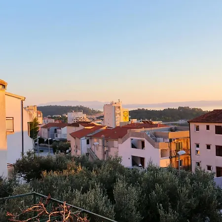 Gasthof And With Parking Space - 18028 Makarska