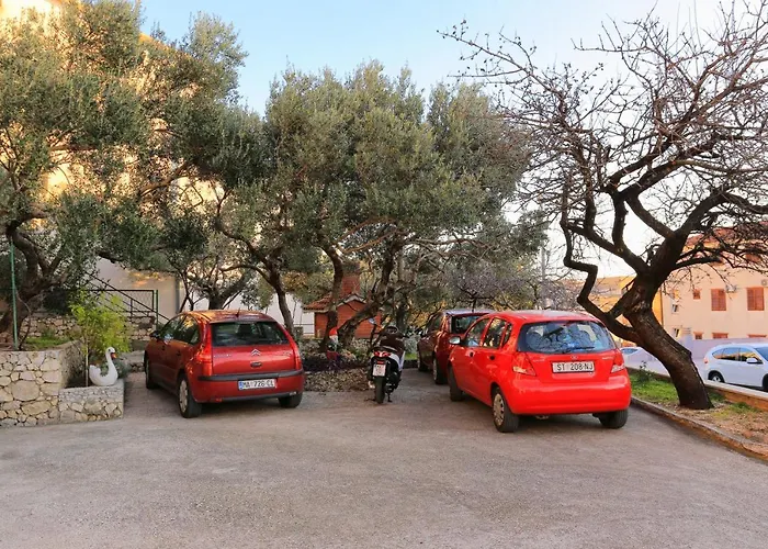 Pensionat And With Parking Space - 18028 Makarska
