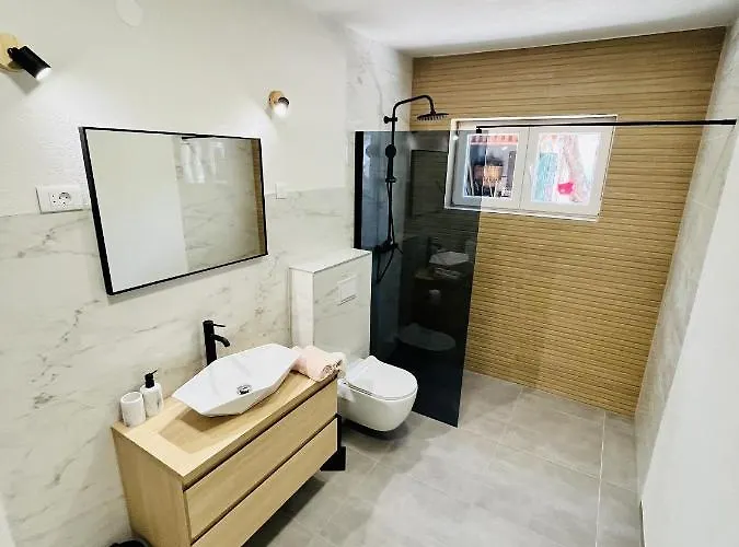 And With Parking Space - 18028 3*