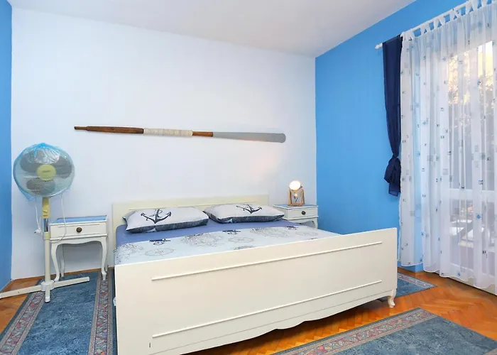 And With Parking Space - 18028