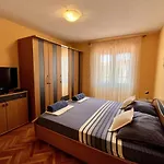 And With Parking Space - 18028 Makarska