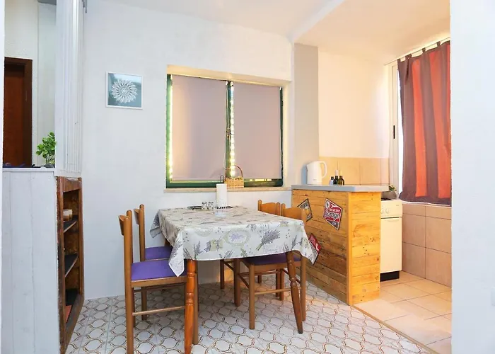 Guest house And With Parking Space - 18028