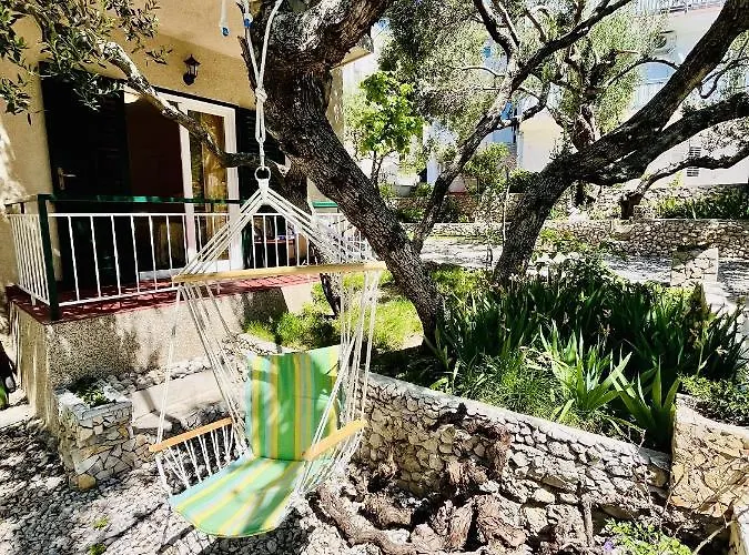 Guest house And With Parking Space - 18028 Makarska