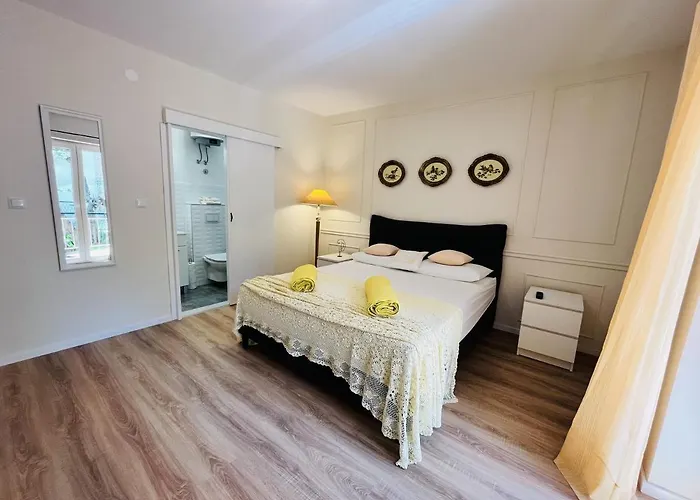 And With Parking Space - 18028 Guest house