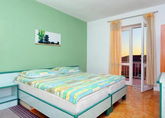 Guest house And With Parking Space - 18028