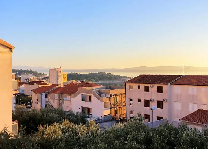 Guest house And With Parking Space - 18028 3*