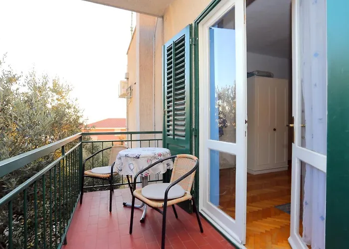 Guest house And With Parking Space - 18028 Makarska